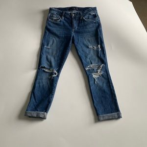 Distressed boyfriend jean
